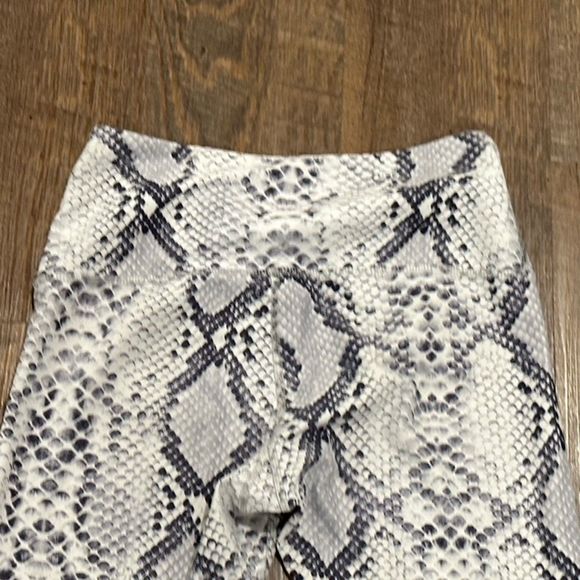 Noli Active Leggings Womens Small White Black Snakeskin Print Exercise Gym Pants - Picture 3 of 6